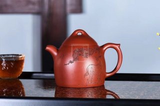 《松鹿秦權(quán)》宜興紫砂壺實(shí)力派名家純手工大紅袍茶壺全手工秦權(quán)紫砂壺 《松鹿秦權(quán)》宜興紫砂壺實(shí)力派名家純手工大紅袍茶壺全手工秦權(quán)紫砂壺