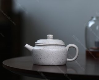碧螺壺中香撲面，綠茶盞內(nèi)味如春。