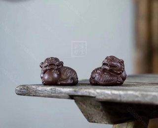 《對(duì)獅》 《對(duì)獅》